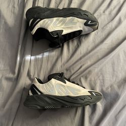 Adidas Yeezy 700 MNVN Bone