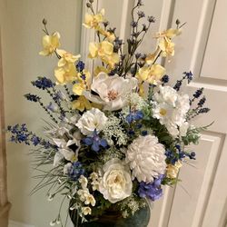GORGEOUS  FLOWER ARRANGEMENT
