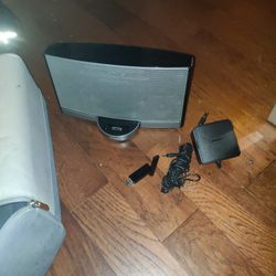 Bose SoundDock With Carrying Case Charger And Auxiliary Cable