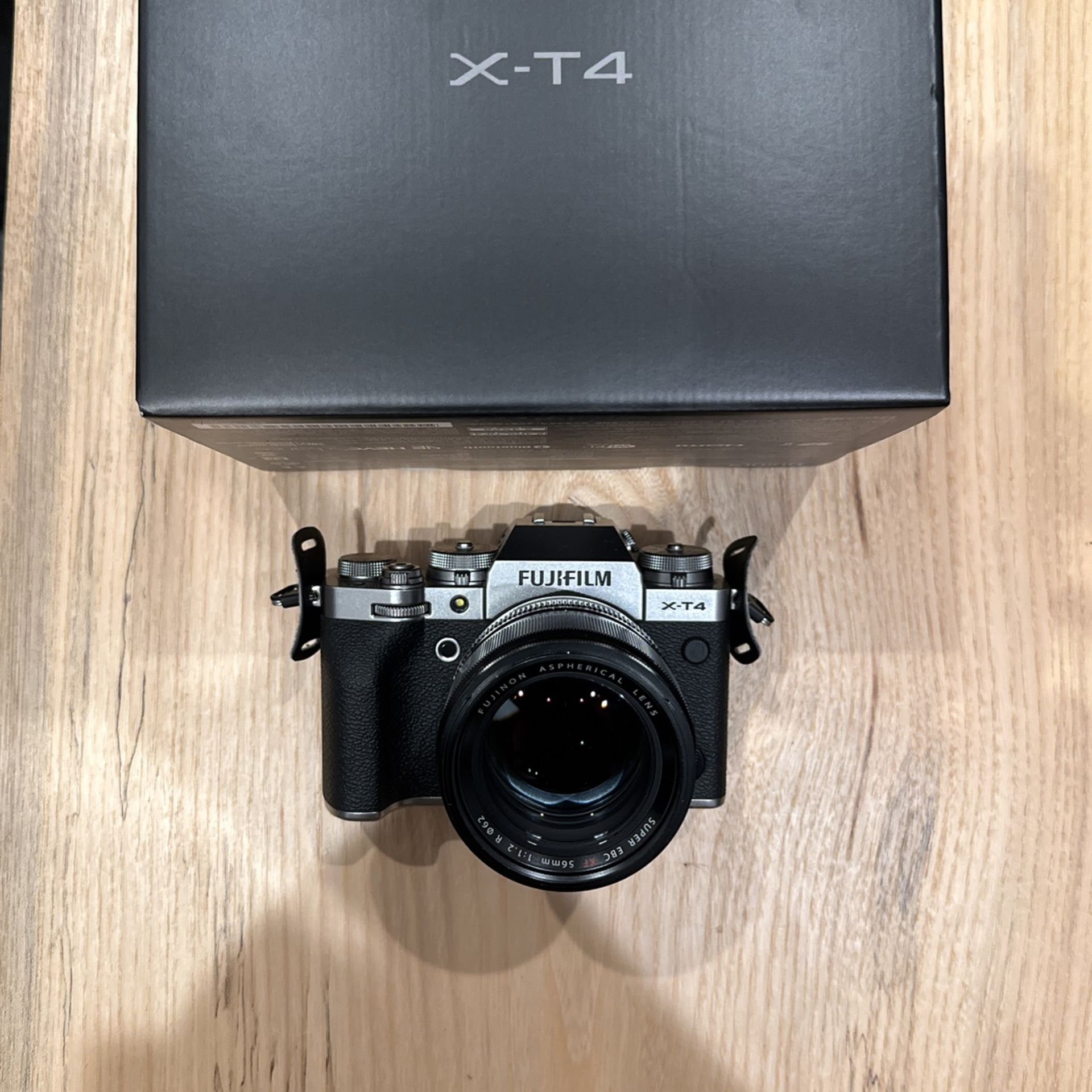 9/10 Fuji Film XT4 With 56 F1.2 Lens for Sale in Newport Beach, CA