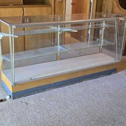 6ft Display cabinet with light