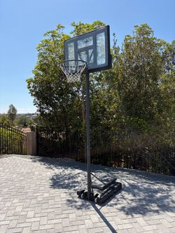 Basketball hoop
