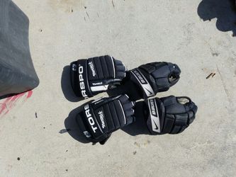 Hockey gloves