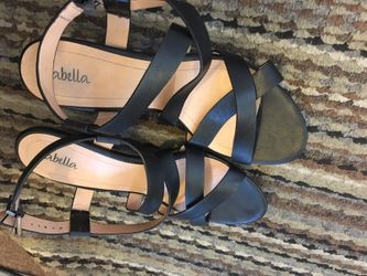 Nice sandals with a lil heel on back