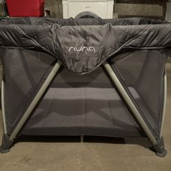 Like new Nuna Sena Aire Pack and Play