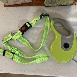 New -Dog Retractable Leash And Car Harness 
