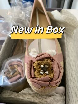 Brand NEW!  Vera Wang flower flats NIB