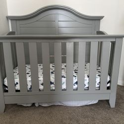 Crib & Changing Table 