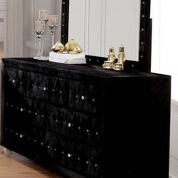 Dressers / Bedroom Furniture/ Same Day Delivery / No Credit Needed 