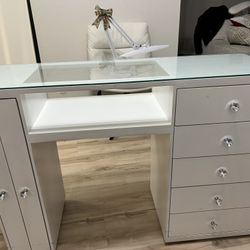 Nail Technician Table 