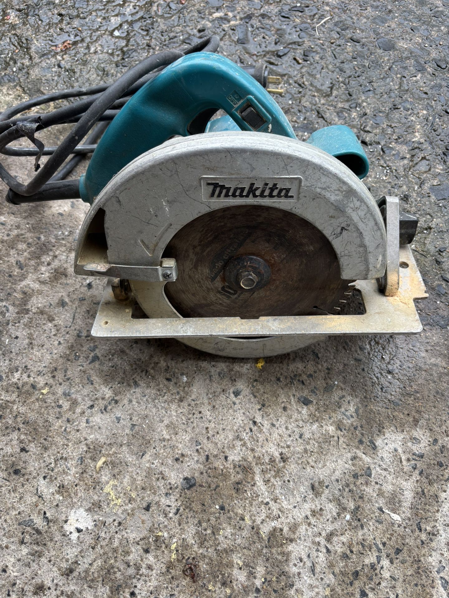 Makita saw