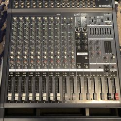 Yamaha EMX5000-12 Powered Mixer with case