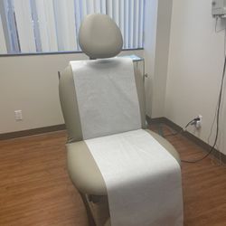 Midmark Electric Programmable Chair