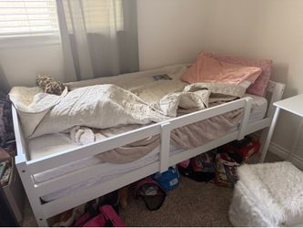 (2) twin beds can be bunk beds
