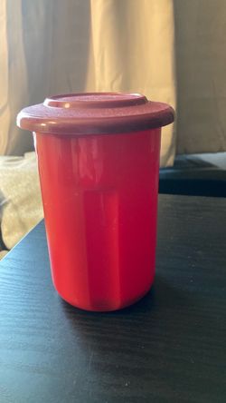 Tupperware pick a deli