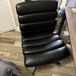 Black Executive Office Chair - Clean, Comfortable, Adjustable