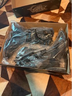Size 7.5 if your a size 9 on shoes these will fit you perfectly.
