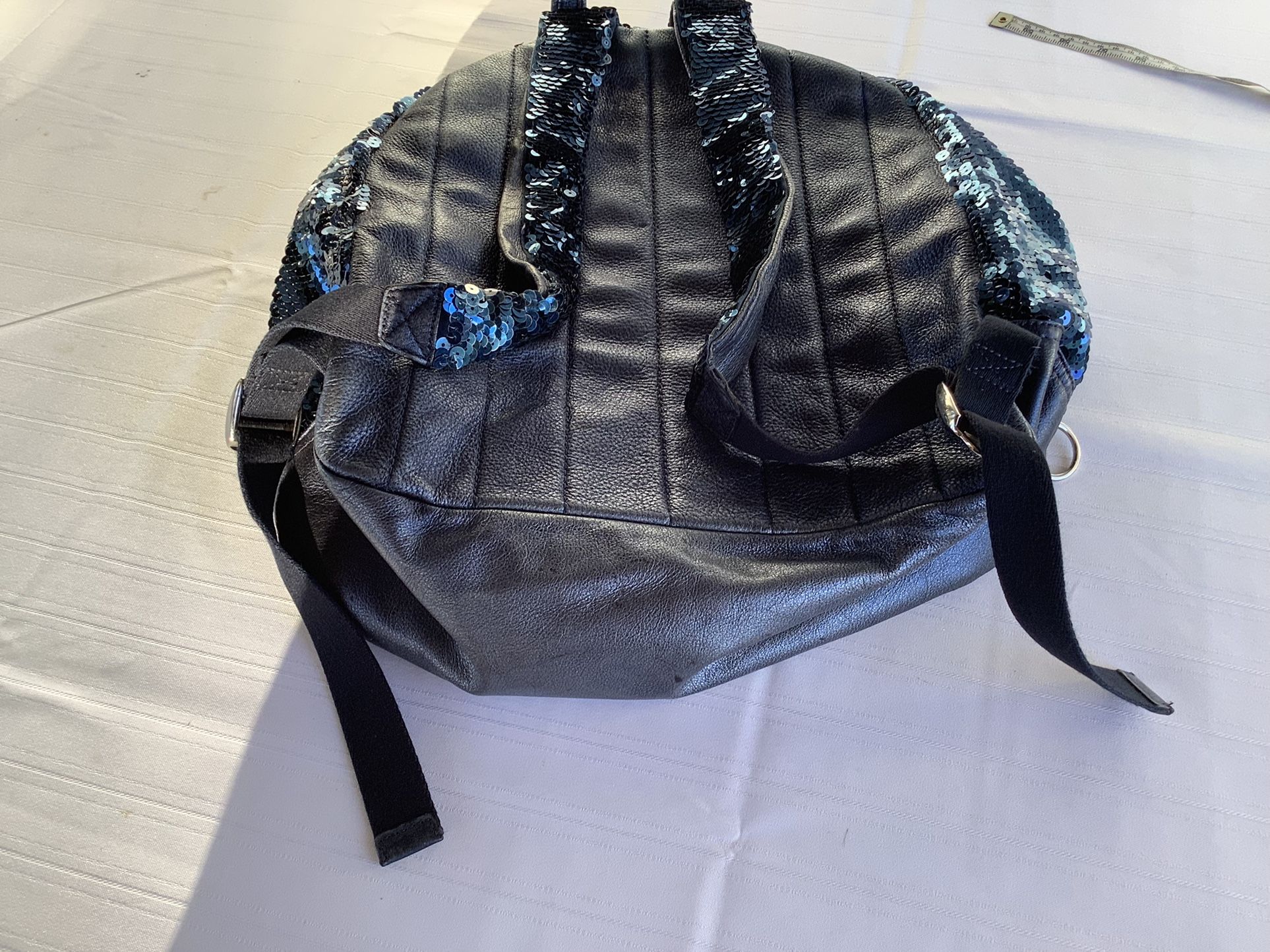 リュック・バックパック Coach blue poppy sequin backpack limited Coach blue poppy sequin backpack limited - メルカリ