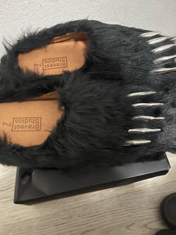 Bravest Studios Bear Claw Slippers Size 7