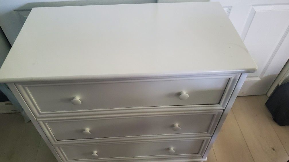 White 3 Drawer Dresser