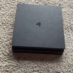 PS4 Slim 
