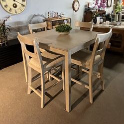 Table And 4 Barstools 