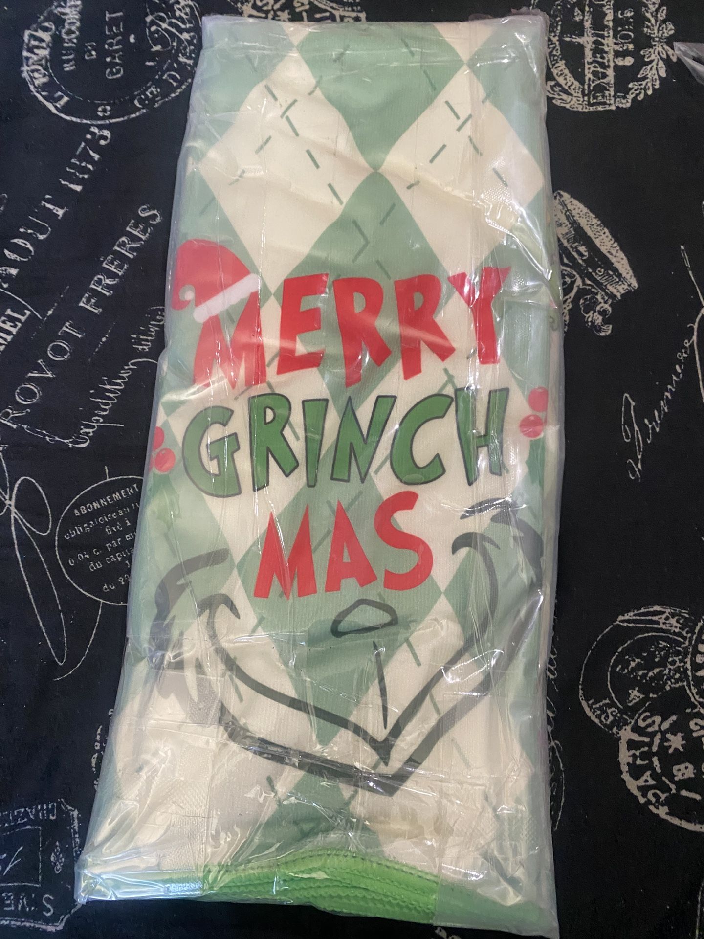 Grinch Christmas Towels Set Of 2 New