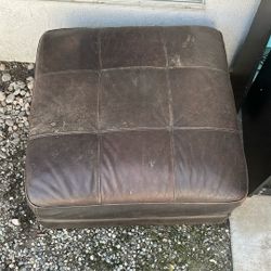 FREE OTTOMAN 