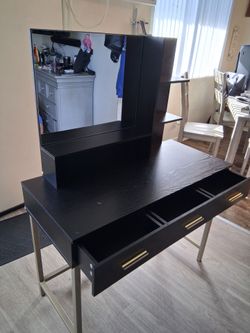 Black oak vanity set 3 drawers in great condition