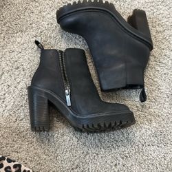 Dr. Martens Magdalena Chelsea Boot