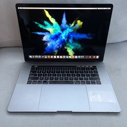 2017 MacBook Pro 15 inch i7/16GB/256GB