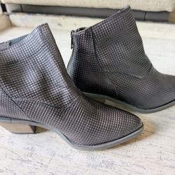 Women's Ankle Bootie with Zipper