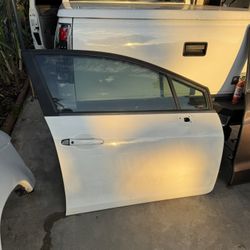 13-15  HONDA CIVIC SEDAN RIGHT SIDE FRONT DOOR good condition!!! $350 obo !!! No door panel 