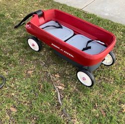 $40 Firm ! Radio Flyer Pathfinder Red Plastic Two Seater Wagon W/Fold Down Seats