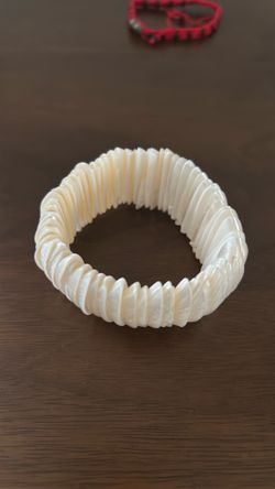 Cream colored shell bracelet