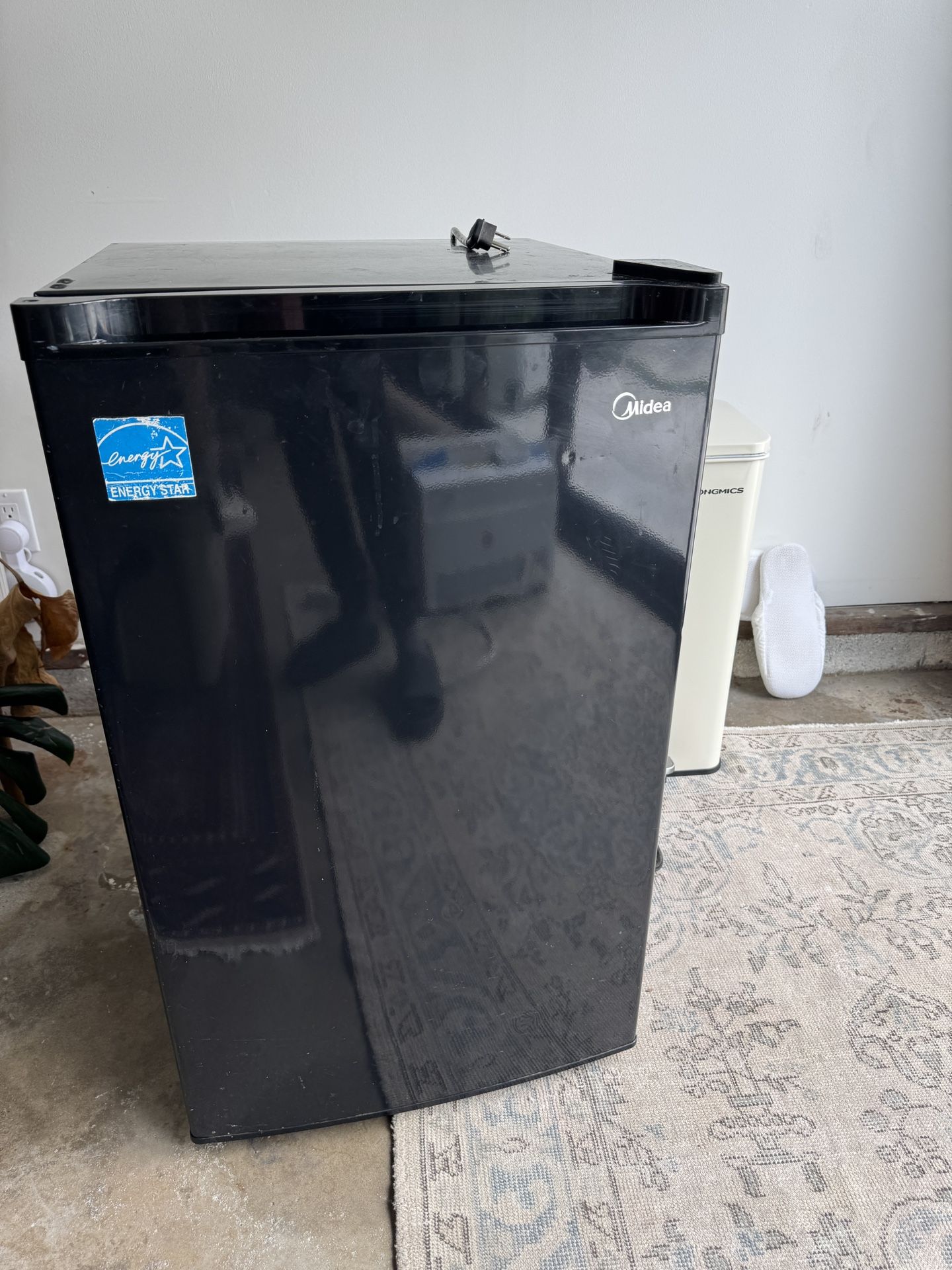 Upright freezer 3 Cubic Feet
