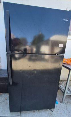Whirlpool Black Top-Freezer Refrigerator