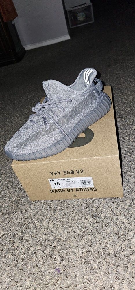 Adidas Yeezy boost 350 V2 Size 10 Brand new never used 