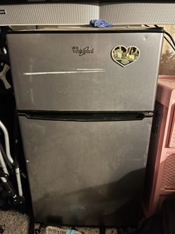 2 Mini Fridge With Freezer