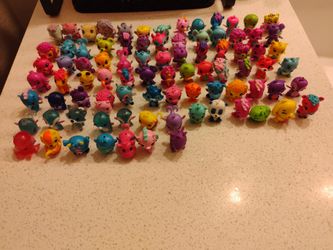 Hatchimals Collectibles Mini Collectible Total of 85 - Loose + 2 Playsets