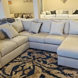 BRAND NEW SECTIONAL SOFA 🛋️ 