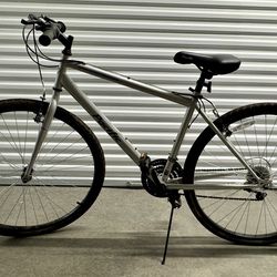 Men’s 700c Bryson hybrid bike