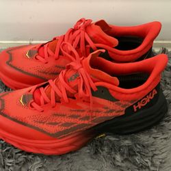 Like New  !  HOKA SPEEDGOAT5 with VIBRAM  SOLES   Redish/Black   Sz. 8.5 