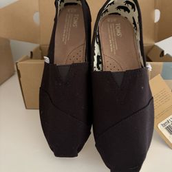 Toms classic canvas shoes