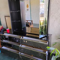 Dresser With Mirrors 