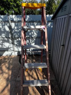 Fiberglass A-Frame Step Ladder