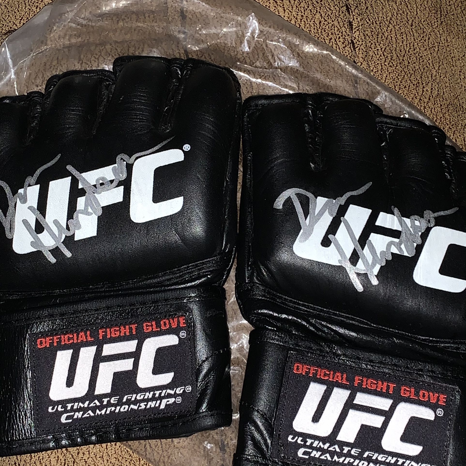 UFC Gloves Auotgraphed By Dan Henderson