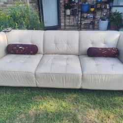 Leather Couch And Throw Pillows 
