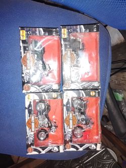 4 Harley Davidson collector bikes