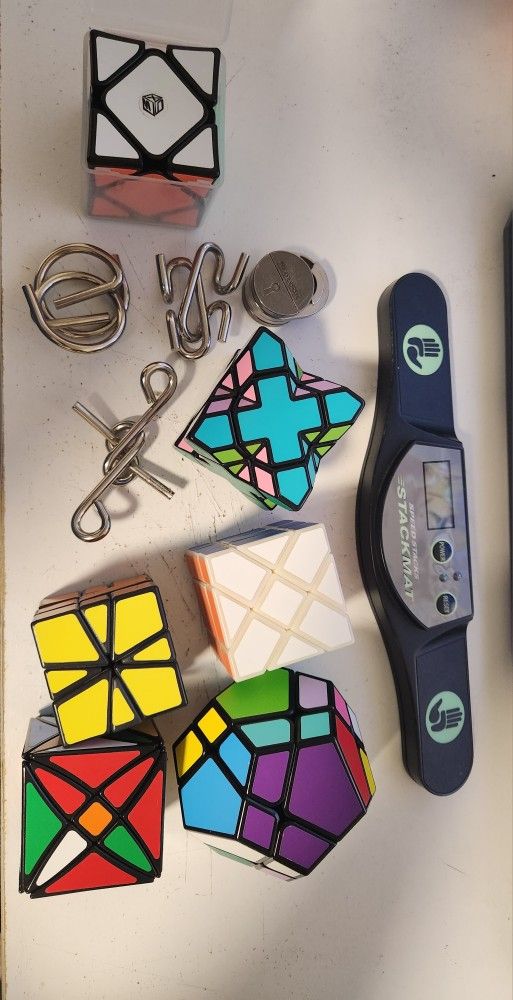 Puzzles & Rubik Cubes